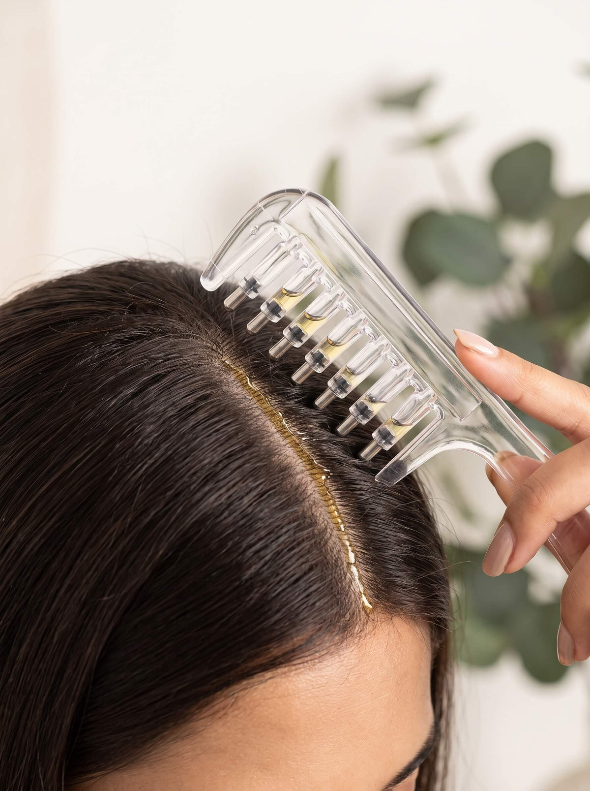 Scalp applicator used for precise application